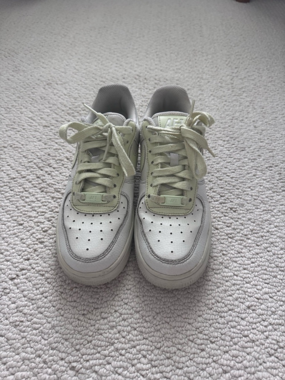 Nike Low-Top Sneakers in White with Pale Green Lining